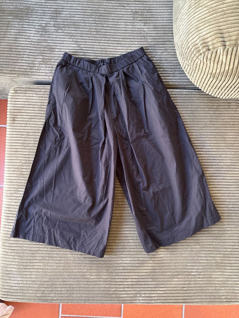 Pantaloni: Schwarze Culotte-Hosen – Usato da Zürich venduto da mar_hc85