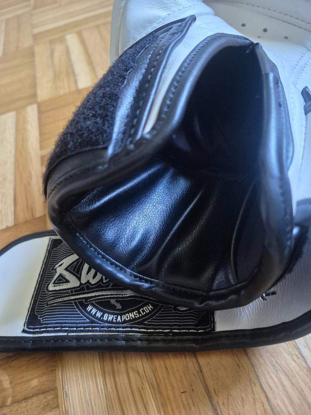 Guanti & manicotti: Boxhandschuhe "8 weapons" Leder 10oz – Usato da Binningen venduto da NiNi1985 3