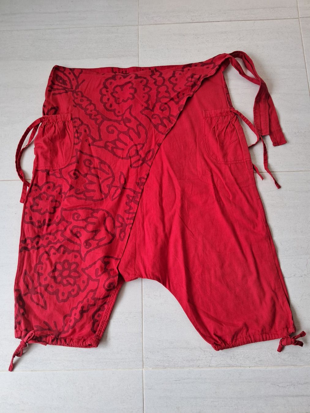 Desigual Pantaloni: Pantalon Desigual XL – Usato da Chez-le-Bart venduto da jasse