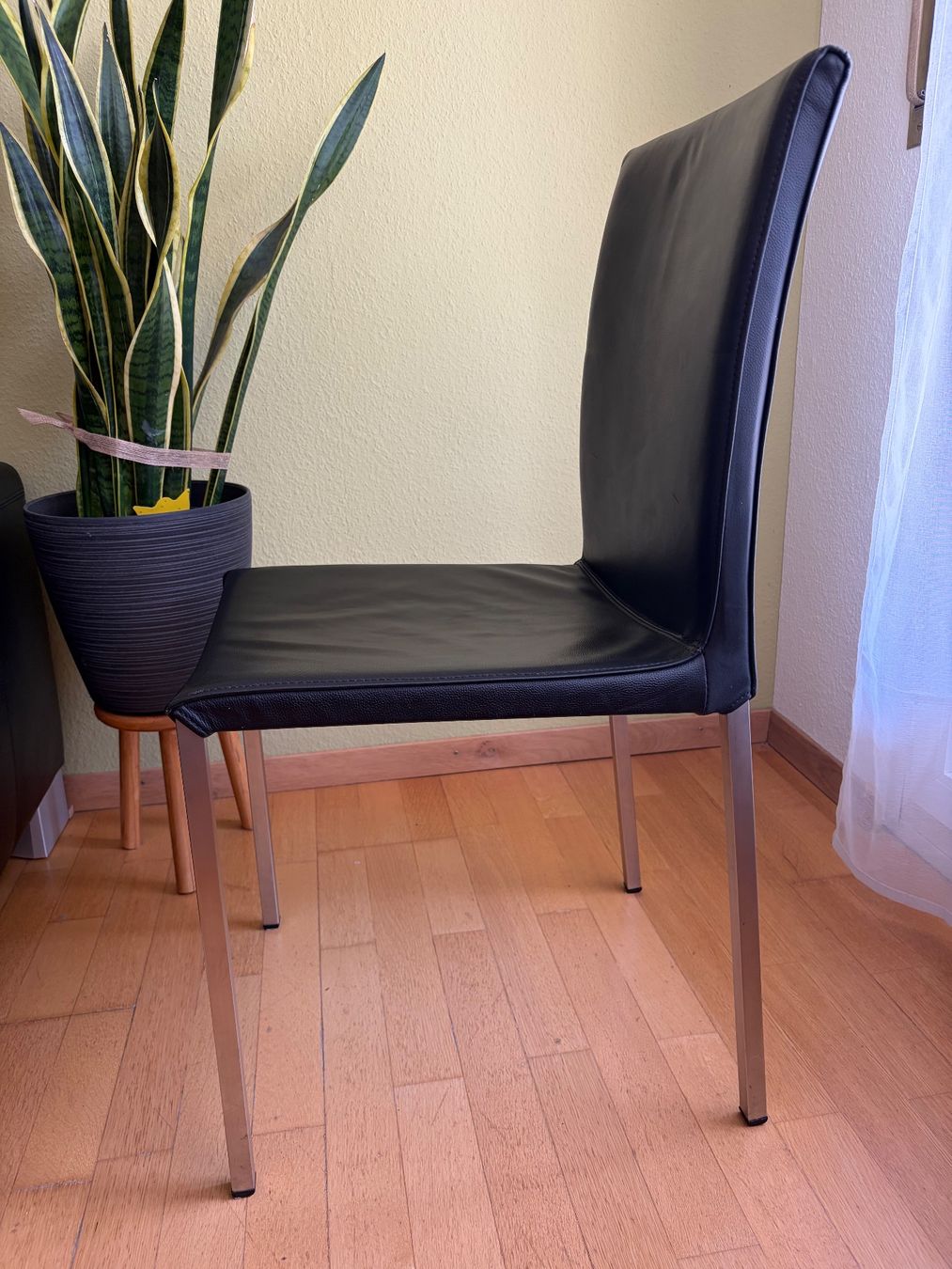 Interio Chaises: 2 schwarze Essstühle von Interio – D'occasion à Winterthur par Skuenzle 8