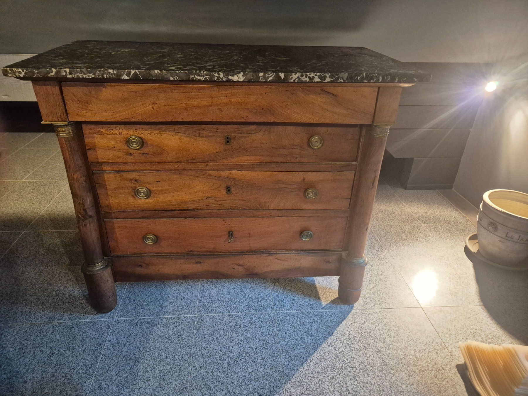 Cassettiere: Commode d'époque Empire en noyer, plateau marbre – Usato da Morgins venduto da pmd_px9d 2