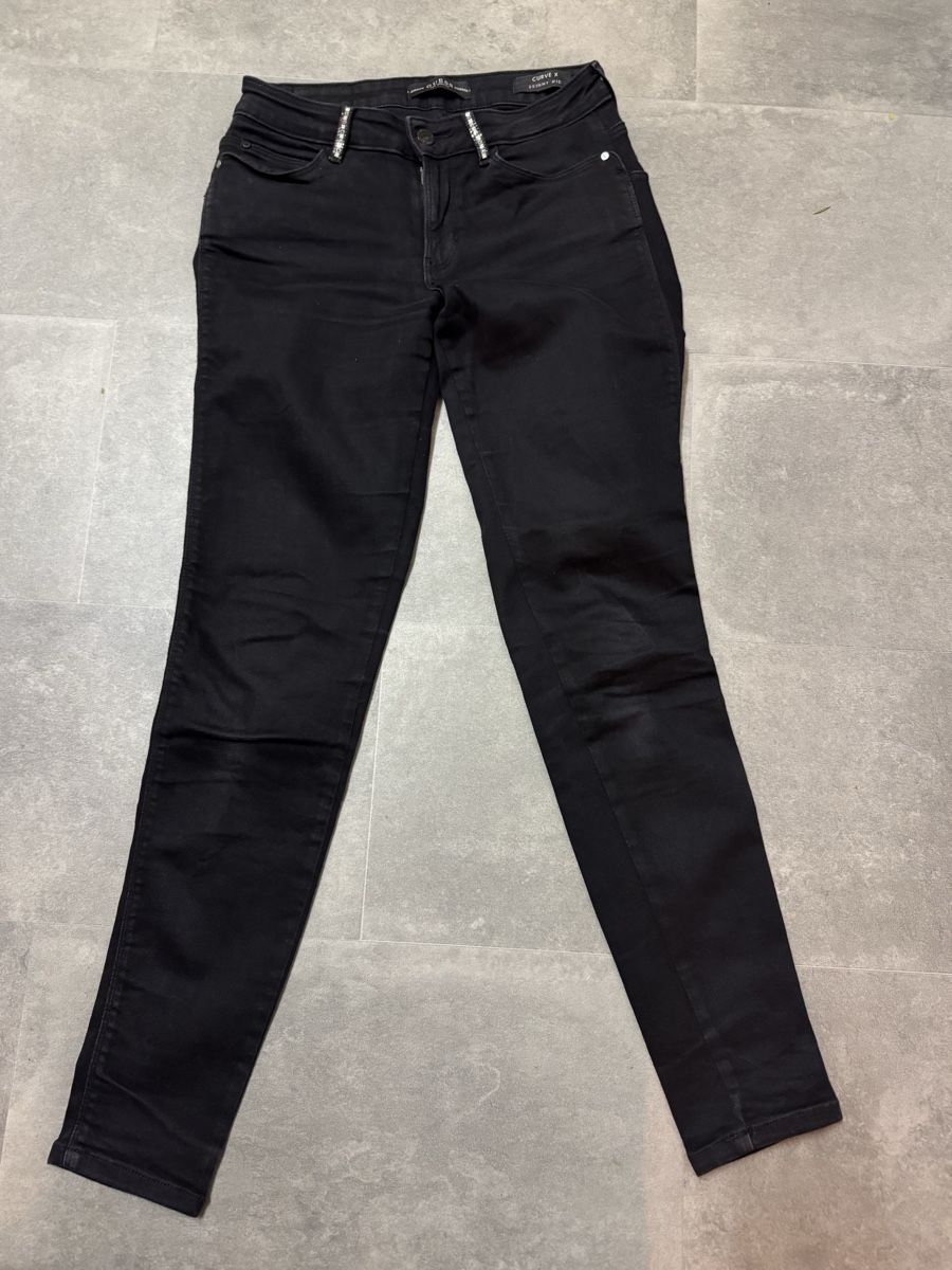 Guess Pantaloni: Guess jeans schwarz – Usato da Samedan venduto da rob_g658 1