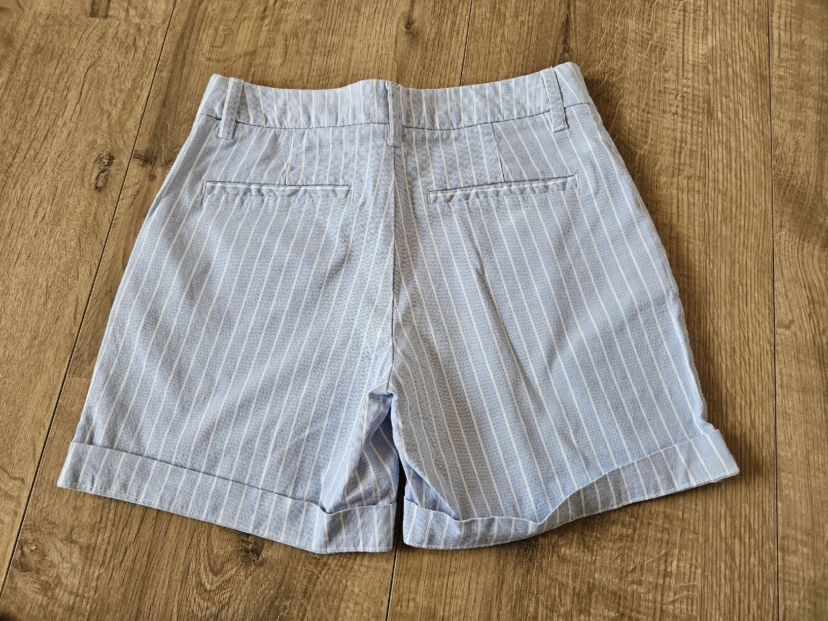 H&M Pantaloni: H&M Sommer-Shorts, gestreift, Gr. 34 – Nuovo (secondo la descrizione) da Rhäzüns venduto da inf_rcj7 1
