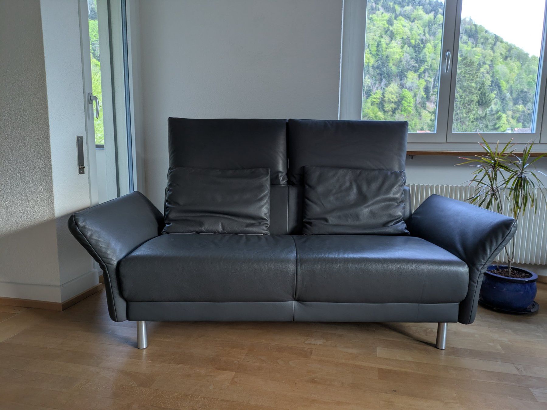 Sofas: Bequemes Ledersofa anthrazit – Gebraucht aus Chur von nin_9hxv