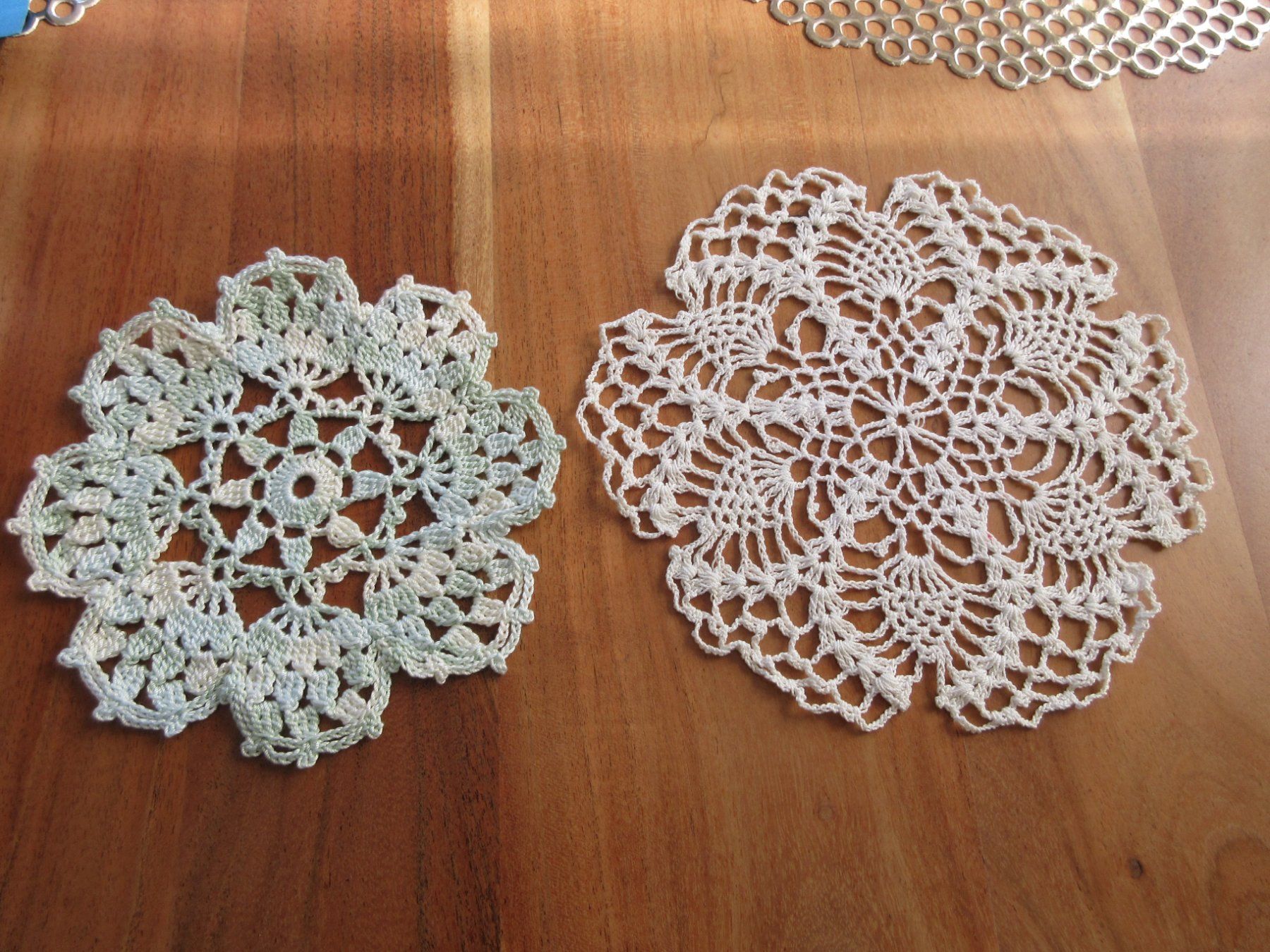Sottobicchieri: 2 Hand made/Spitzendeckchen/gehäkelt Untersetzer/lacework! – Usato da Goldach venduto da mamakotzi 9