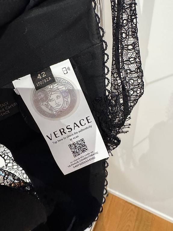 Versace Top: VERSACE TOP & SHORTS GOLD – Nuovo (secondo la descrizione) da Schwyz venduto da bofb 7