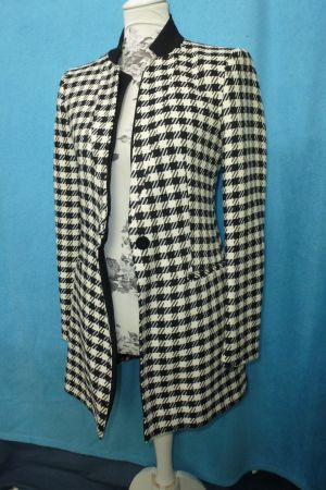 ZARA BLAZER SCHWARZ WEISS GR S MINI FLECK IM ÄRMEL SIEHE BIL