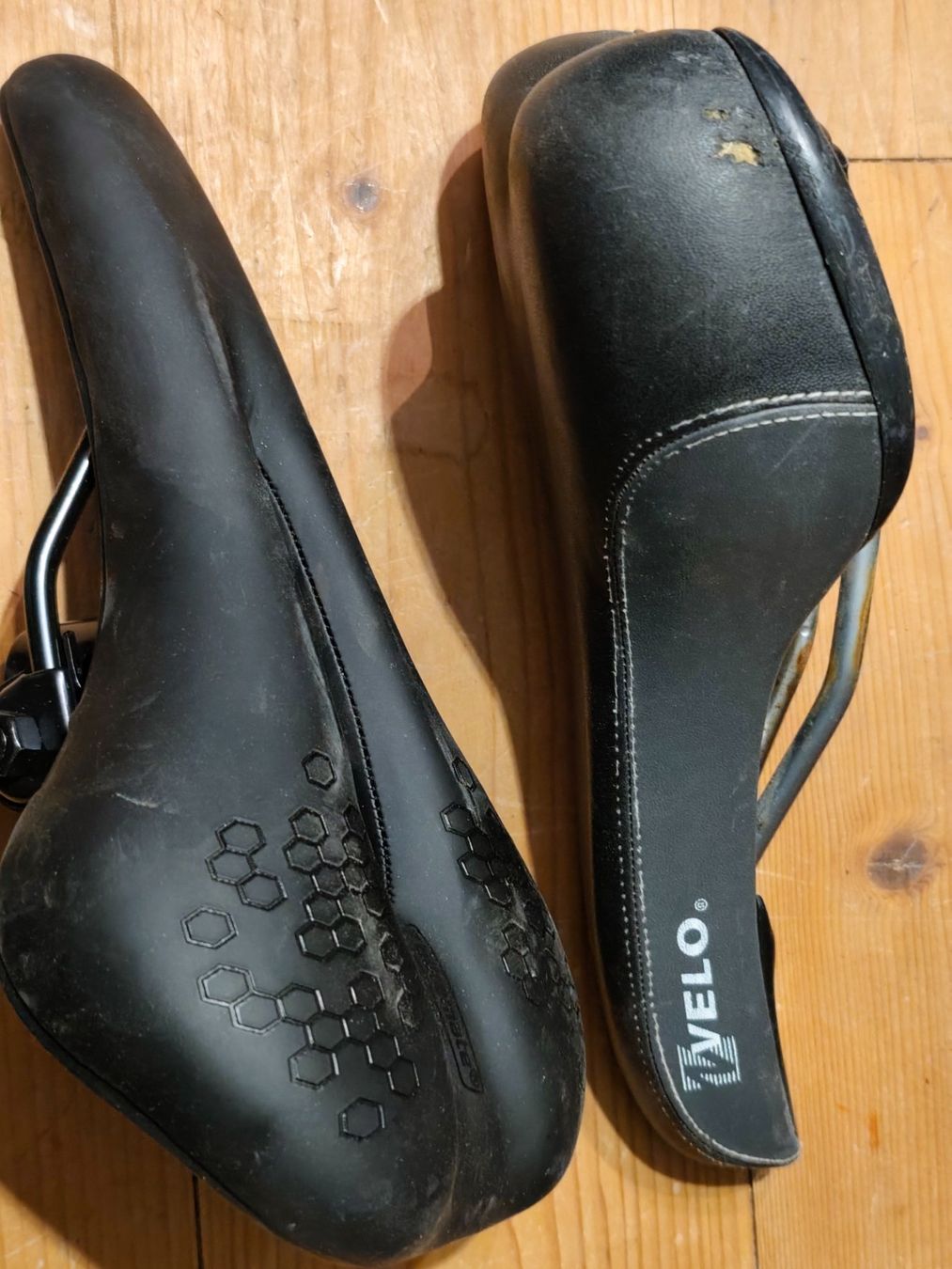 Pezzi di ricambio: Lot de 2 selles vélo, 1 neuve – Usato da Delémont venduto da antioque 3