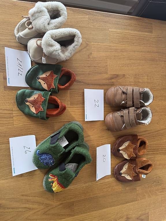 Scarpe per ragazzi: Diverse Kleinkinderschuhe – Usato da Biel/Bienne venduto da Mia2025