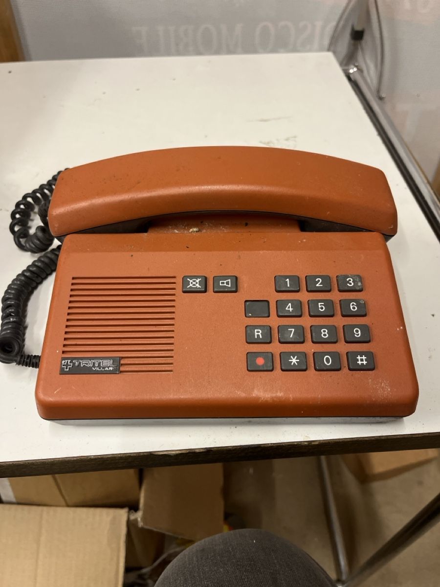 Swisscom Telefoni: Ancien téléphone TRITEL Villars – Usato da Onnens FR venduto da Daniel333