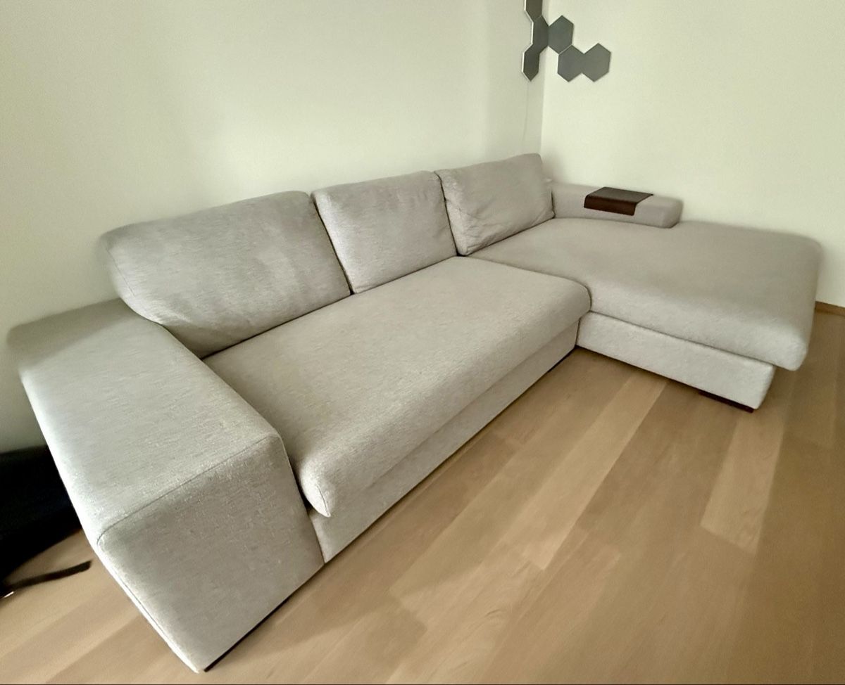 Divani: Graues Ecksofa - inkl. Holzablage – Usato da Schlieren venduto da ale_5x6g 1
