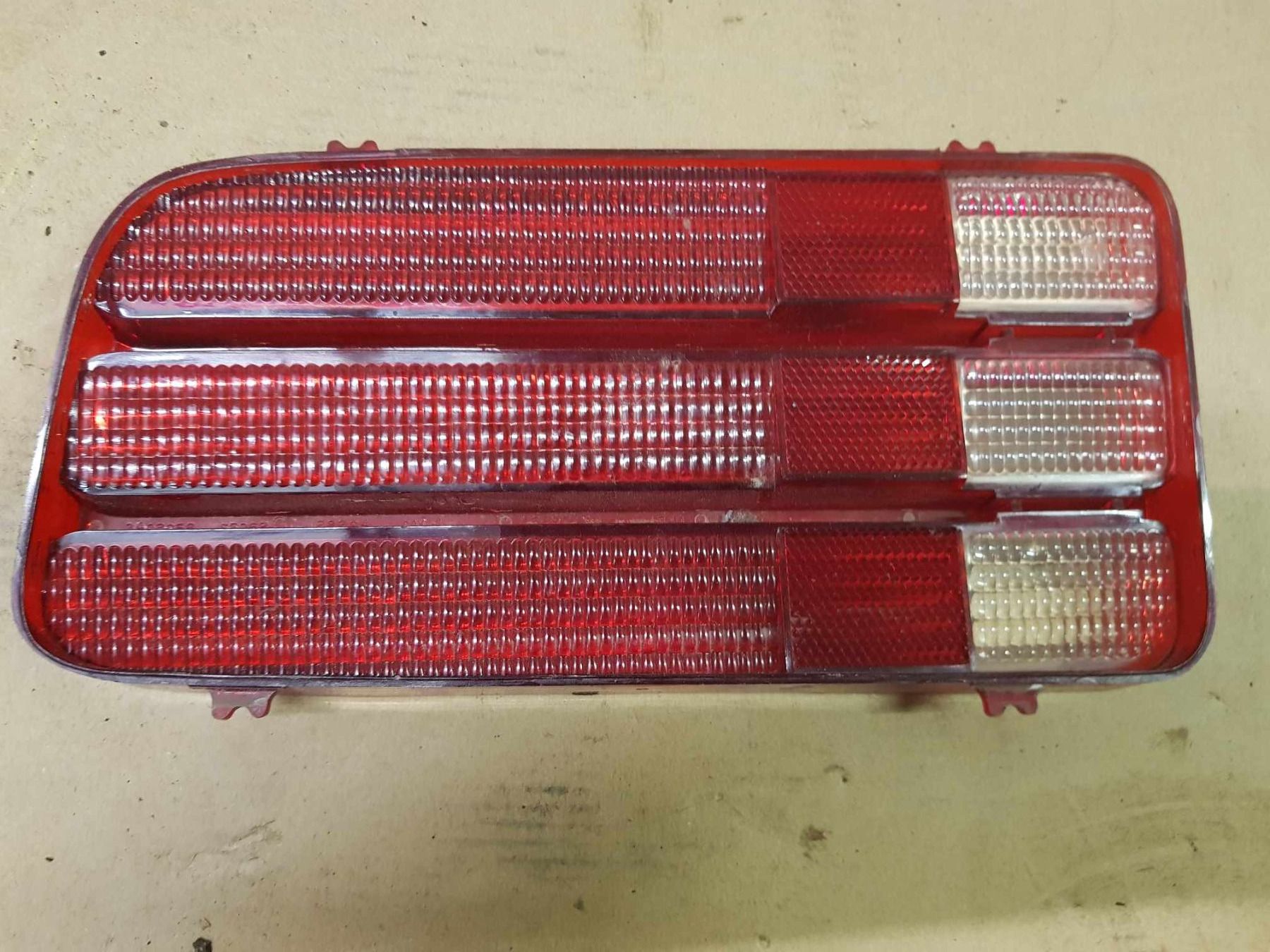 Tutti pezzi di ricambio auto: 1970 Cuda Barracuda Rücklichtglas – Nuovo (secondo la descrizione) da Niedergösgen venduto da usc_8qc6 1