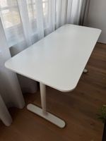 Schreibtisch von IKEA, Höhe verstellbar, 140 x 60cm