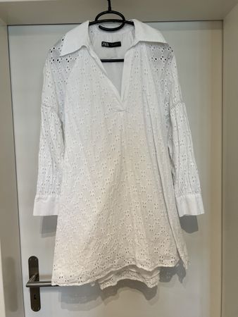 Wunderschön sommerliches Lochstickkleid von ZARA NEU
