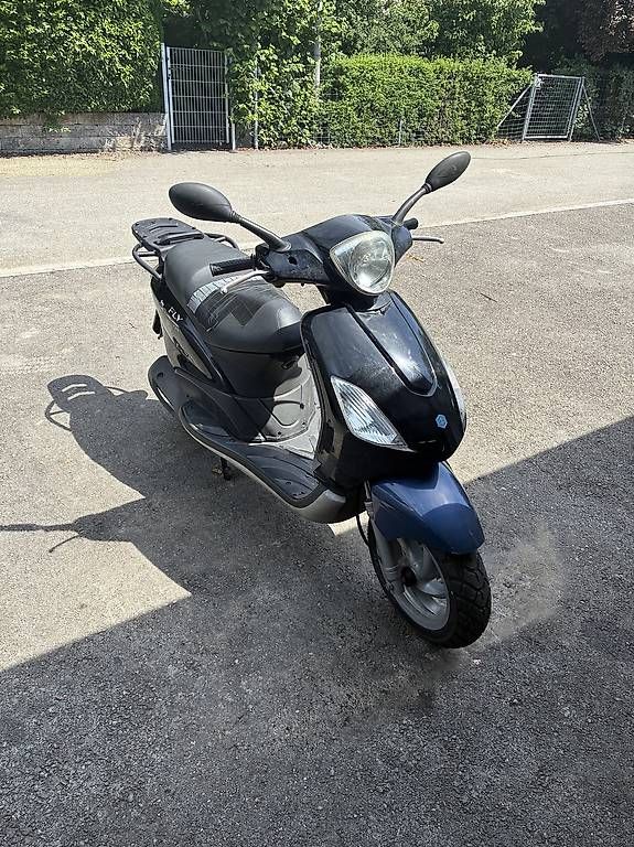 Scooters: Piaggio Fly 125 – D'occasion à Bonstetten par Civic_ej