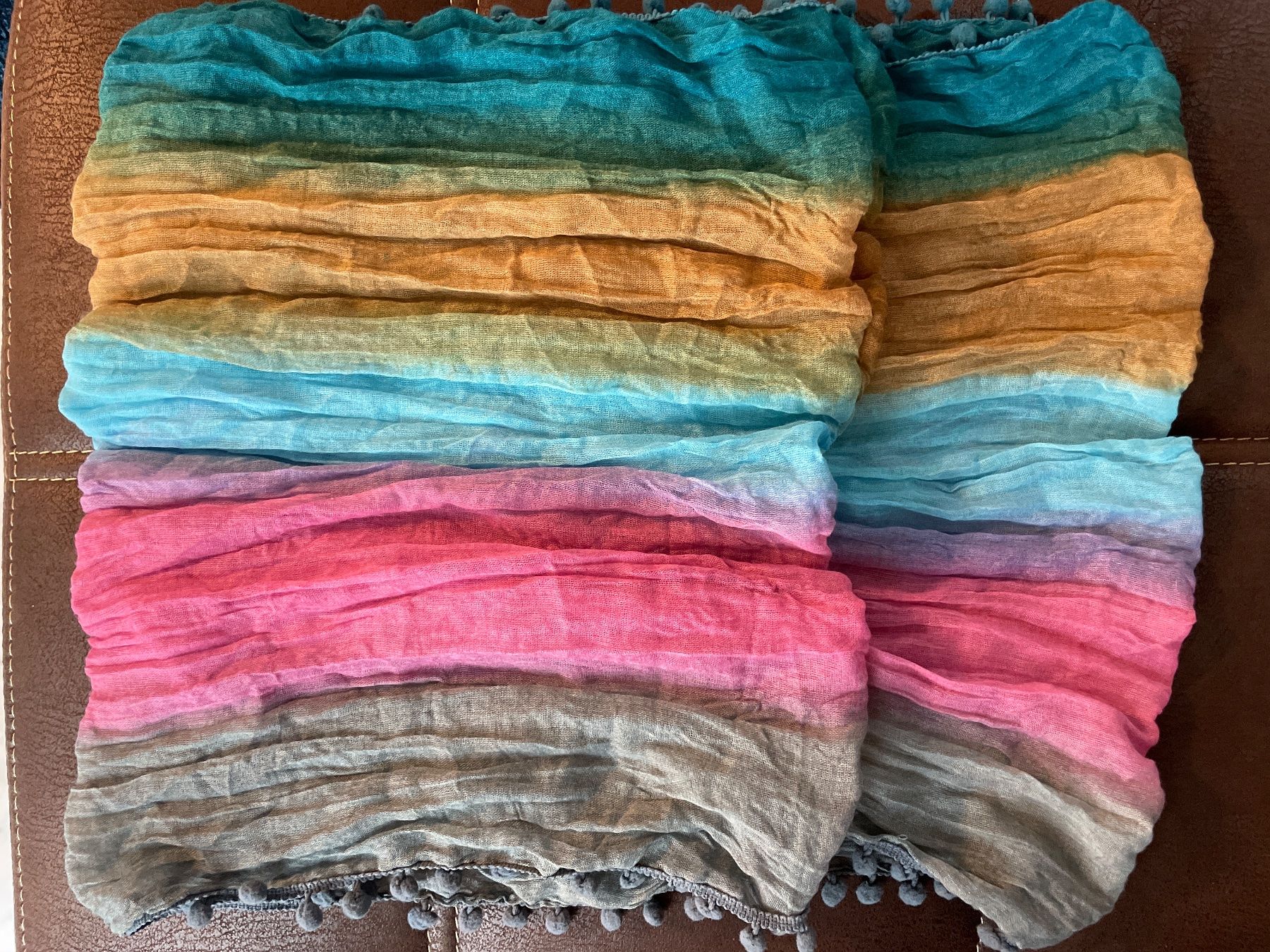 Foulard & Sciarpe: bunter Loopschal mit bommeln – Usato da Küssnacht am Rigi venduto da Monimaus03 1
