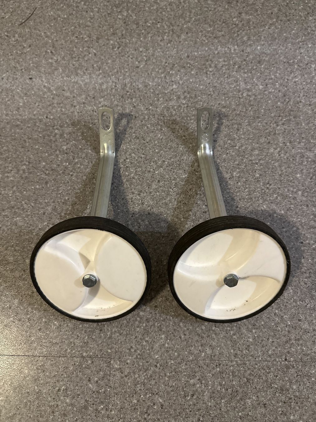 Pezzi di ricambio: Kids bicycle training wheels – Usato da Signy venduto da HelloVeloCH