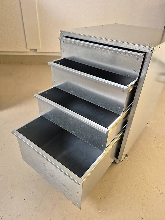 Korpus: H-Design / Interio GALVA Rollcontainer verzinkter Stahl – Gebraucht aus Zürich von Ricola_Citron 1