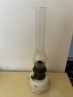 Lampada ad olio d'epoca con base decorata
