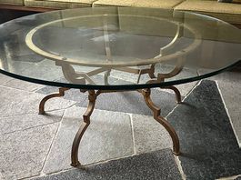 Couchtisch mit Glasplatte