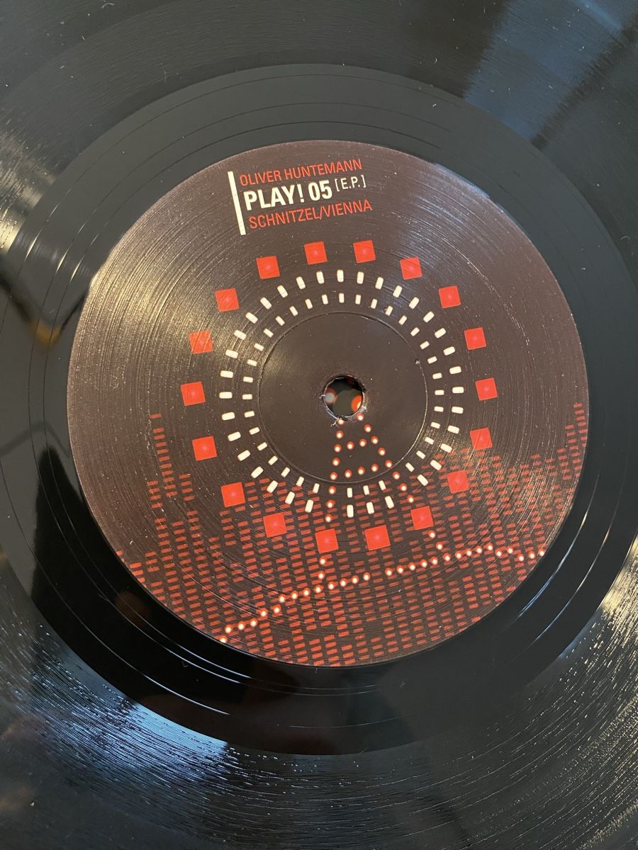 Dischi in vinile: Oliver Huntemann - Play! Vinyl Techno – Nuovo (secondo la descrizione) da Möhlin venduto da Devilspunchbowl 4