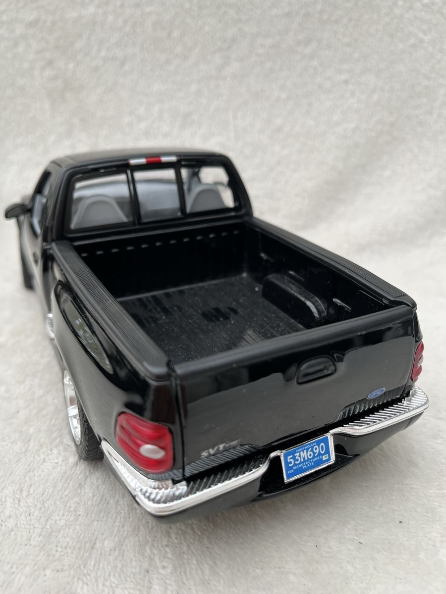 Ford Modellini d'auto: Ford 150 SVT – Nuovo e nell'imballaggio originale da Oberweningen venduto da mer_2yn9 1