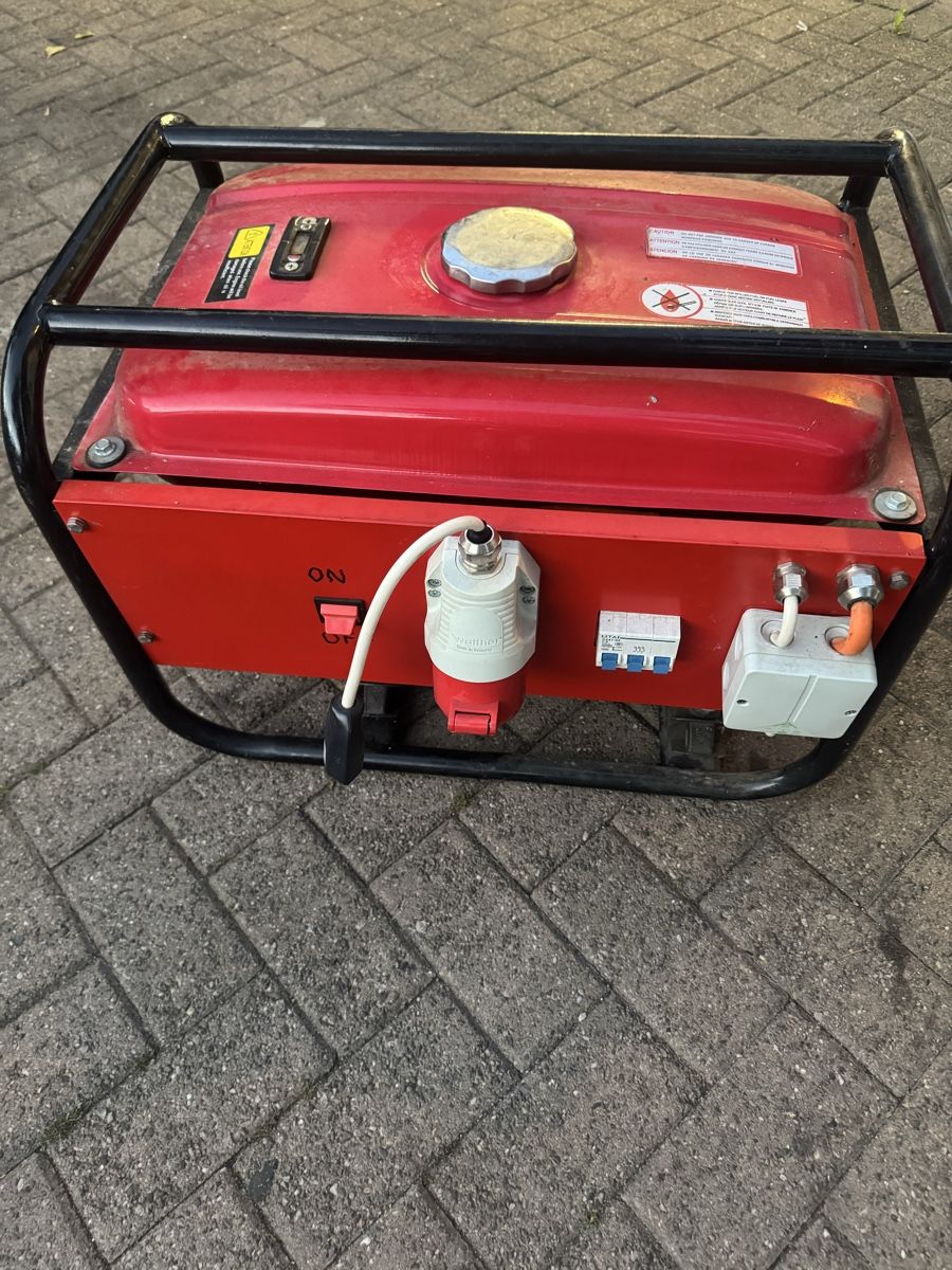 Generatori di corrente: Benzin Notstrom Generator Stromerzeuger ab 1.- – Usato da Leuggern venduto da Darwin016 6
