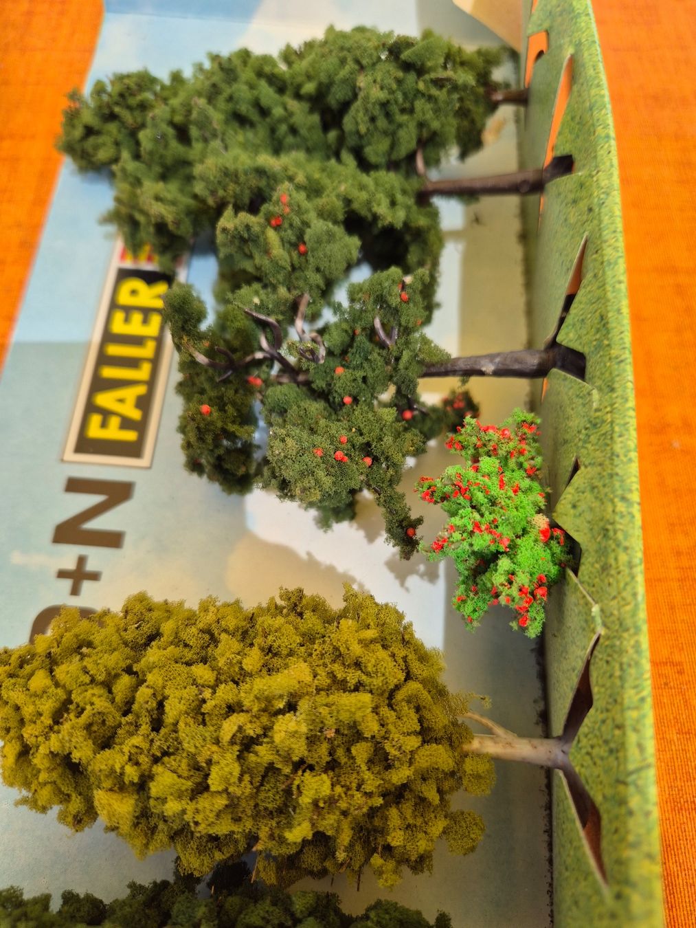 Noch Modelleisenbahnen: Faller Zierbäume – Neu und originalverpackt aus Würenlos von sul_cm8q 1