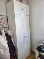 Zu verkaufen: IKEA Schrank mit Einlegeböden.  