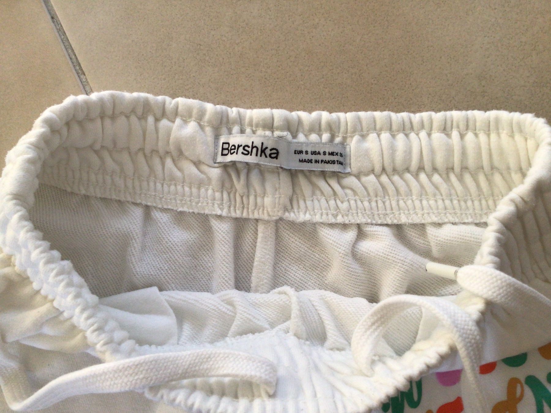 Bershka Pantaloni: Bershka Shorts, Grösse S – Usato da Frauenfeld venduto da Stehojen 2