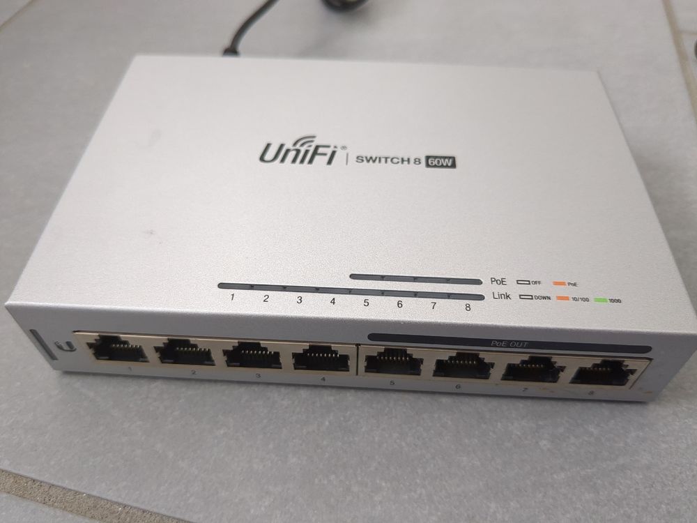 UniFi USG Firewall, Powerlan Switch und 2 WiFi Access Points (Gebraucht ...