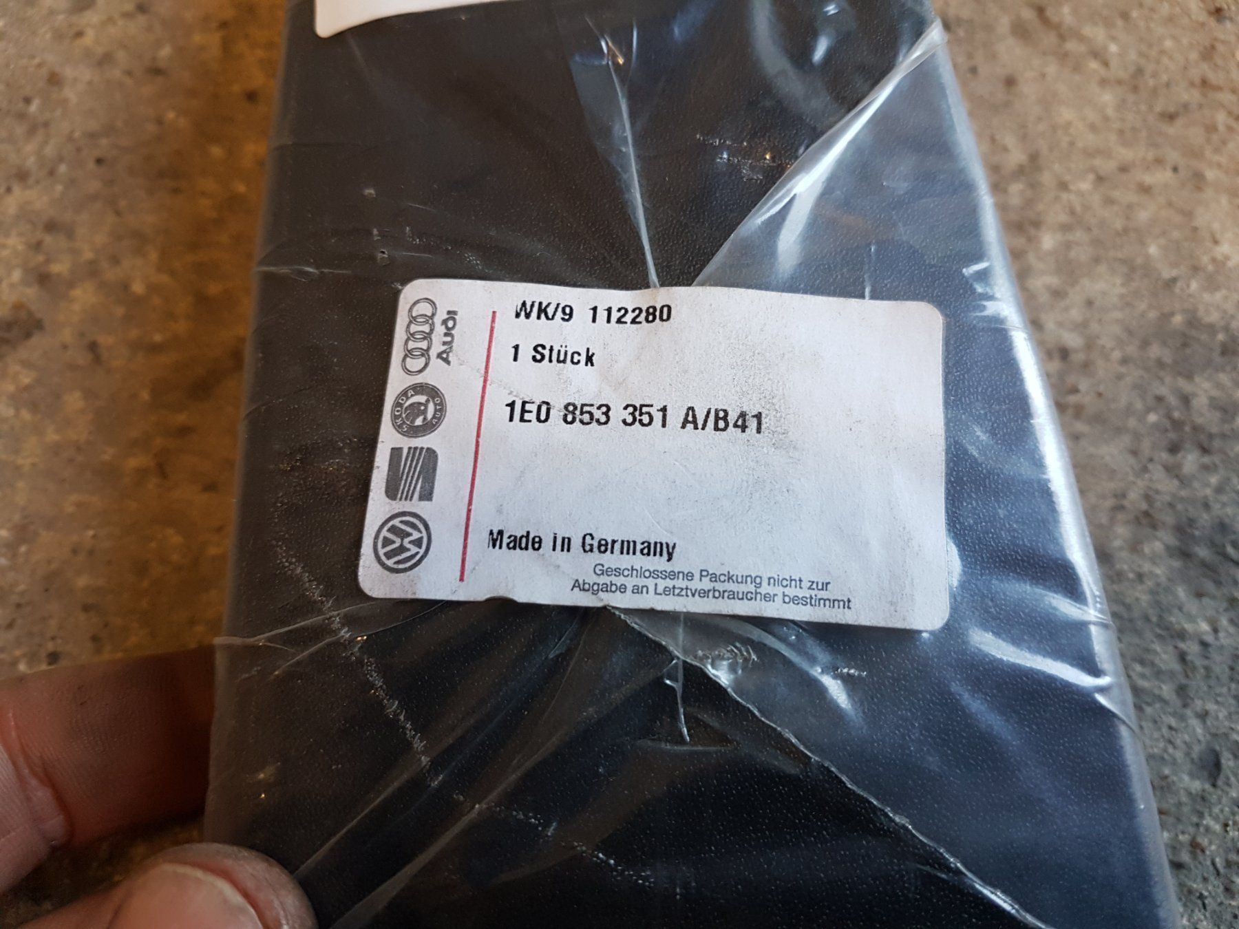 Volkswagen Sonstiges Fahrzeugzubehör: VW Golf 3 Cabrio Verkleidung B-Säule Links – Neu und originalverpackt aus Lützelflüh-Goldb von Guemseli 2