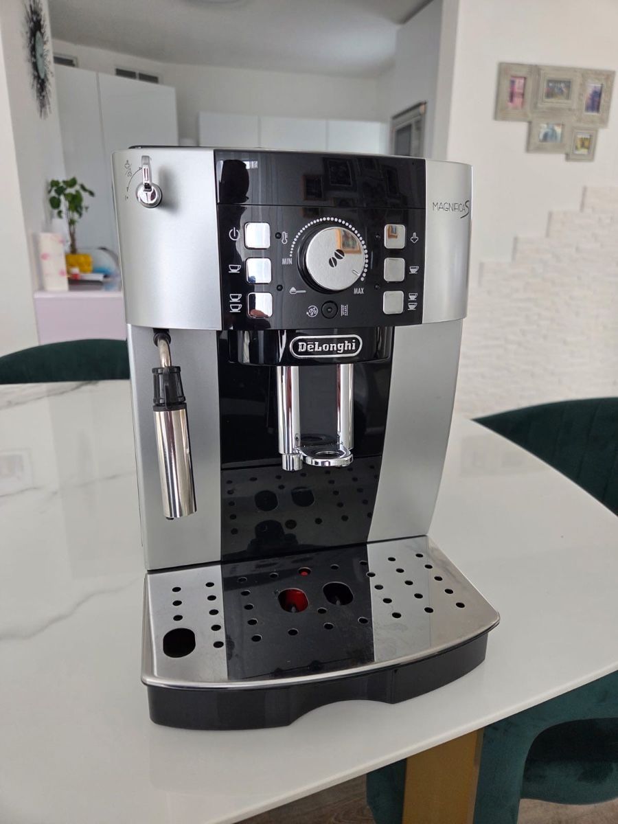 De'Longhi Kaffeemaschinen & Espressomaschinen: Delonghi magnifica S ECAM – Neu (gemäss Beschreibung) aus Romanshorn von Yum_hys