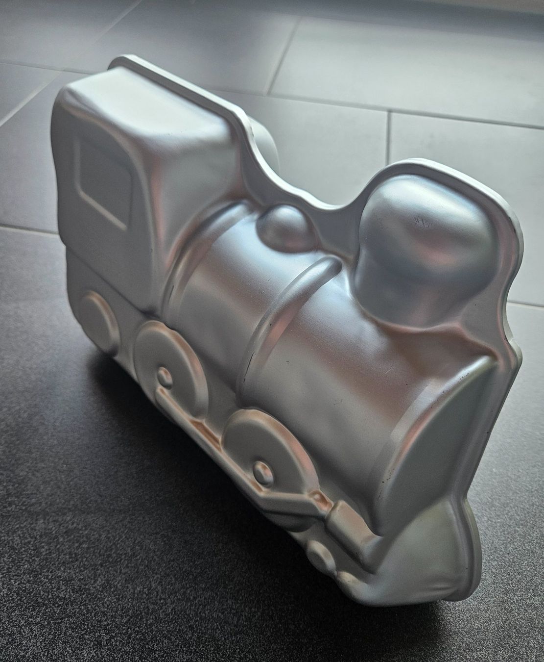 Teglie da forno: Wilton Lokomotive Kuchenform 3D Backform – Usato da Frutigen venduto da swaussie72 1
