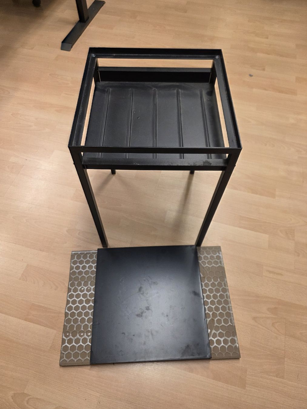 Tables: Beistelltisch Metall Steinplatte – D'occasion à Zürich par auctionhero 3