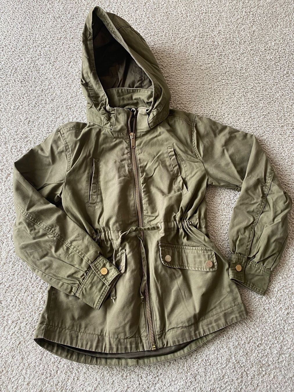 H&M Jacken & Mäntel: Übergangsjacke Gr. 140 oliv/salbeigrün – Gebraucht aus Rapperswil SG von cw30042006
