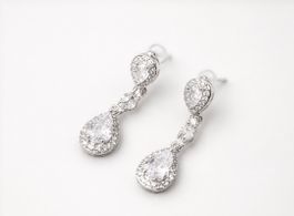 Elegante Tropfen-Ohrringe mit Zirkonia versilbert