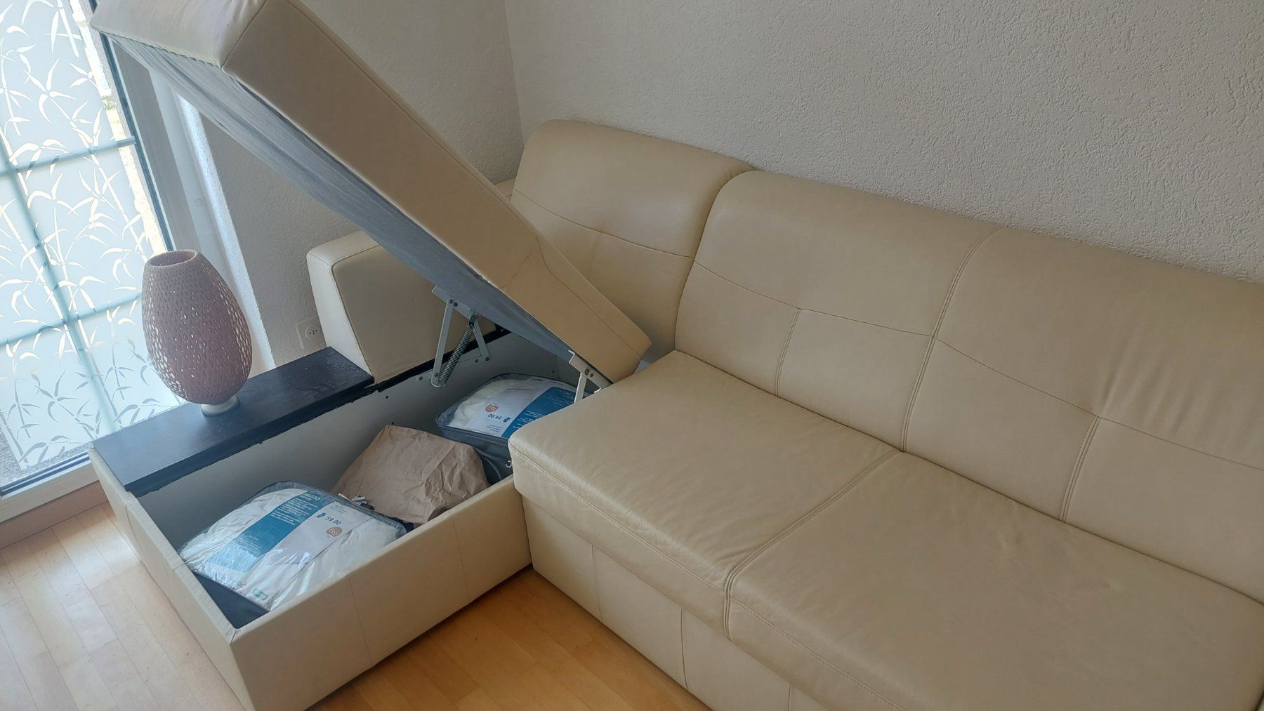 Sofas: Leder Bettsofa – D'occasion à Strengelbach par pete_2025 1