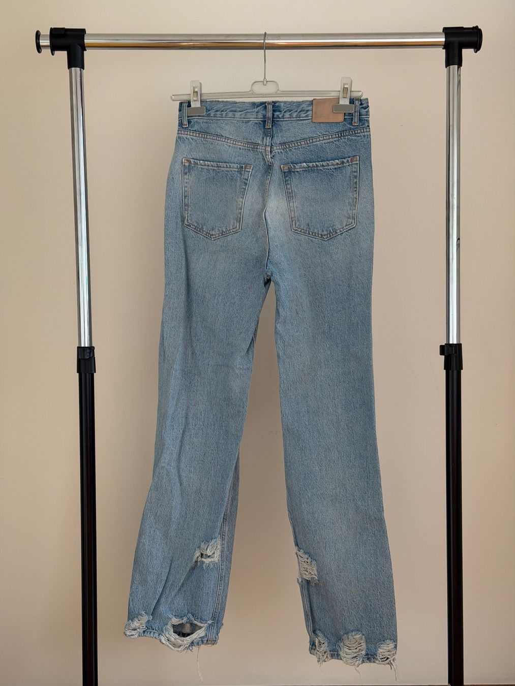 Pull&Bear Jeans: Pull&Bear Damen Ripped Jeans – Usato da Basel venduto da swi_yp7p 1