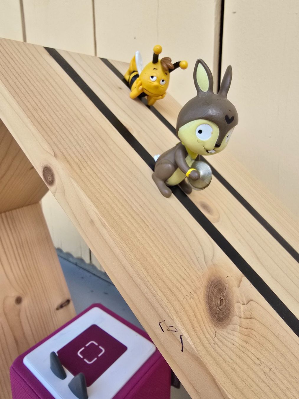 Tonies Spielzeuge: Toniebox Halterung aus Holz – Gebraucht aus Turbenthal von Smile2020 3
