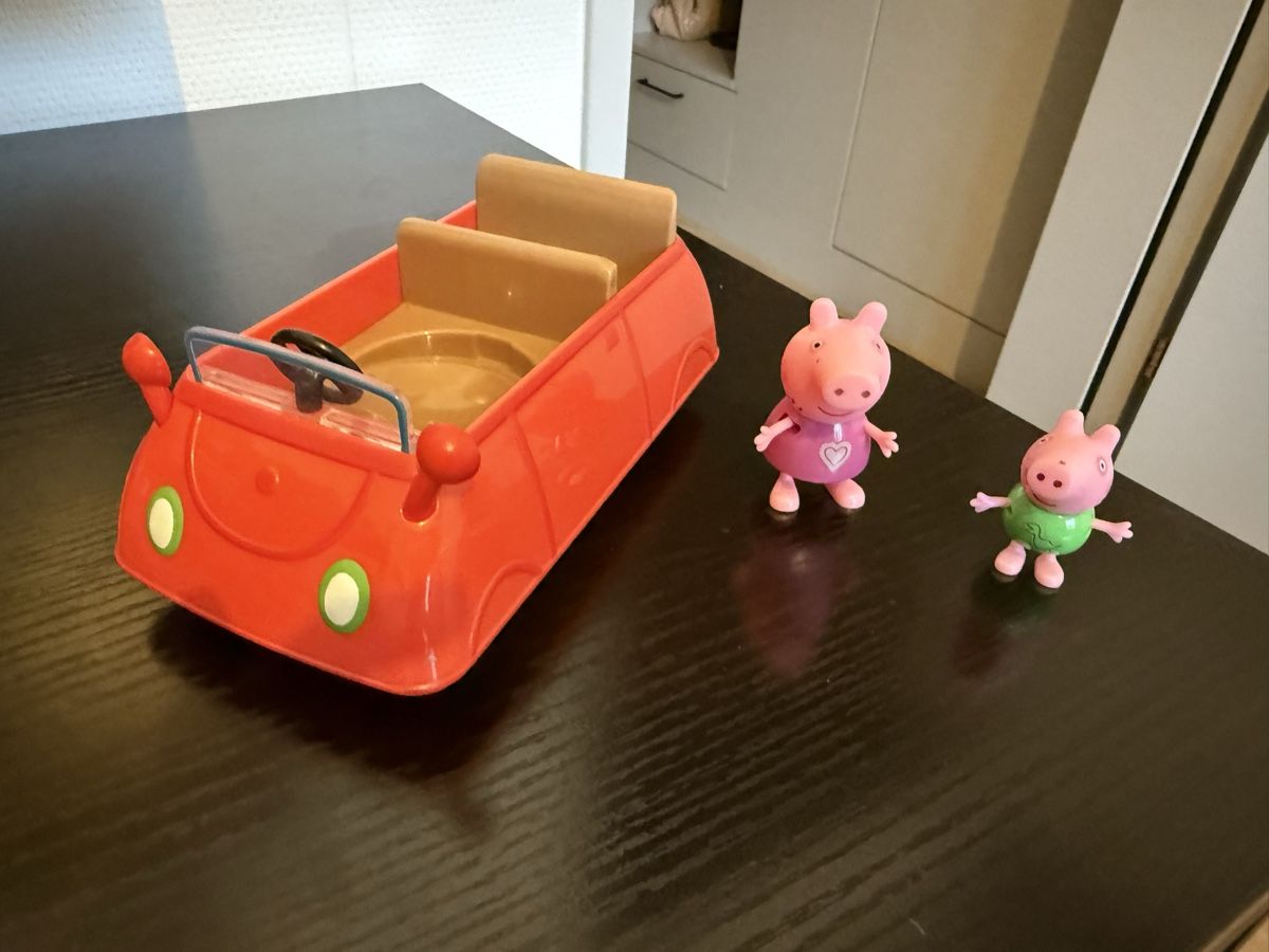 Hasbro Giocattoli: Peppa Pig Car with Peppa and George Figures! – Usato da Adliswil venduto da cla_9qpg 3