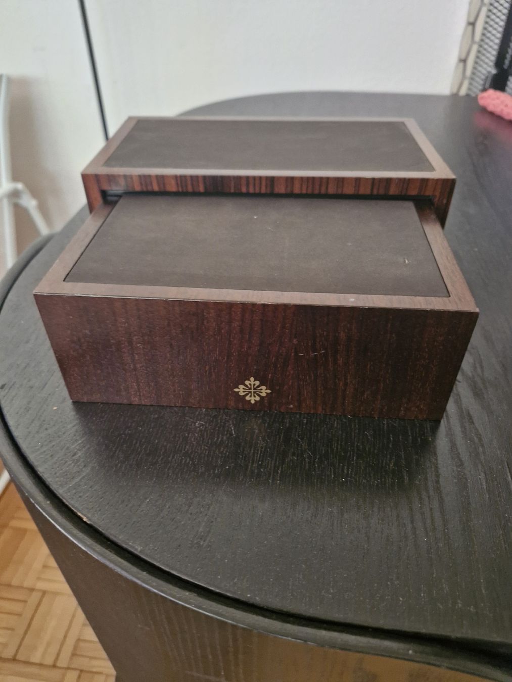Patek Philippe Orologi: Magnifique présentoir Patek Philippe !!! – Usato da Bernex venduto da Marashotcana