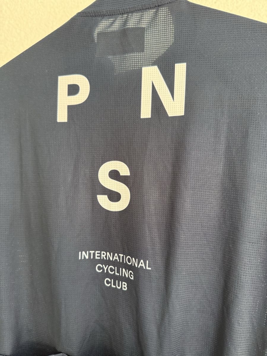 Pas Normal Studios Canottiere & Pantaloni: PNS navy short-sleeve jersey – Usato da Benglen venduto da car_nct9 4