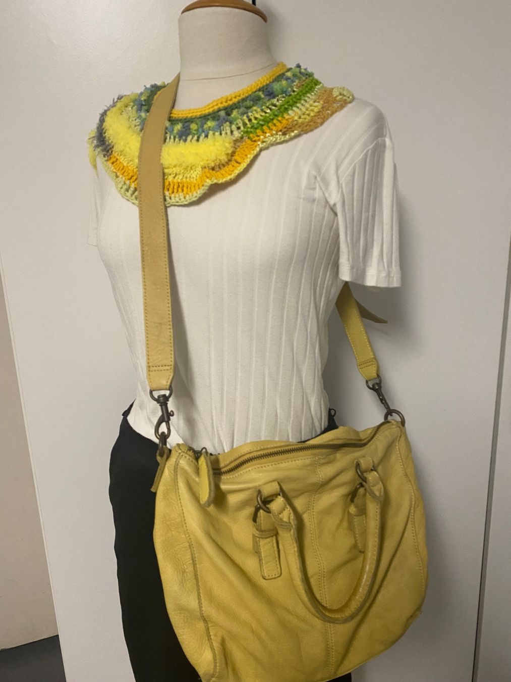 Liebeskind Taschen für Damen: Liebeskind Leder gelb – Gebraucht aus Biel-Benken BL von PANORMUS 8