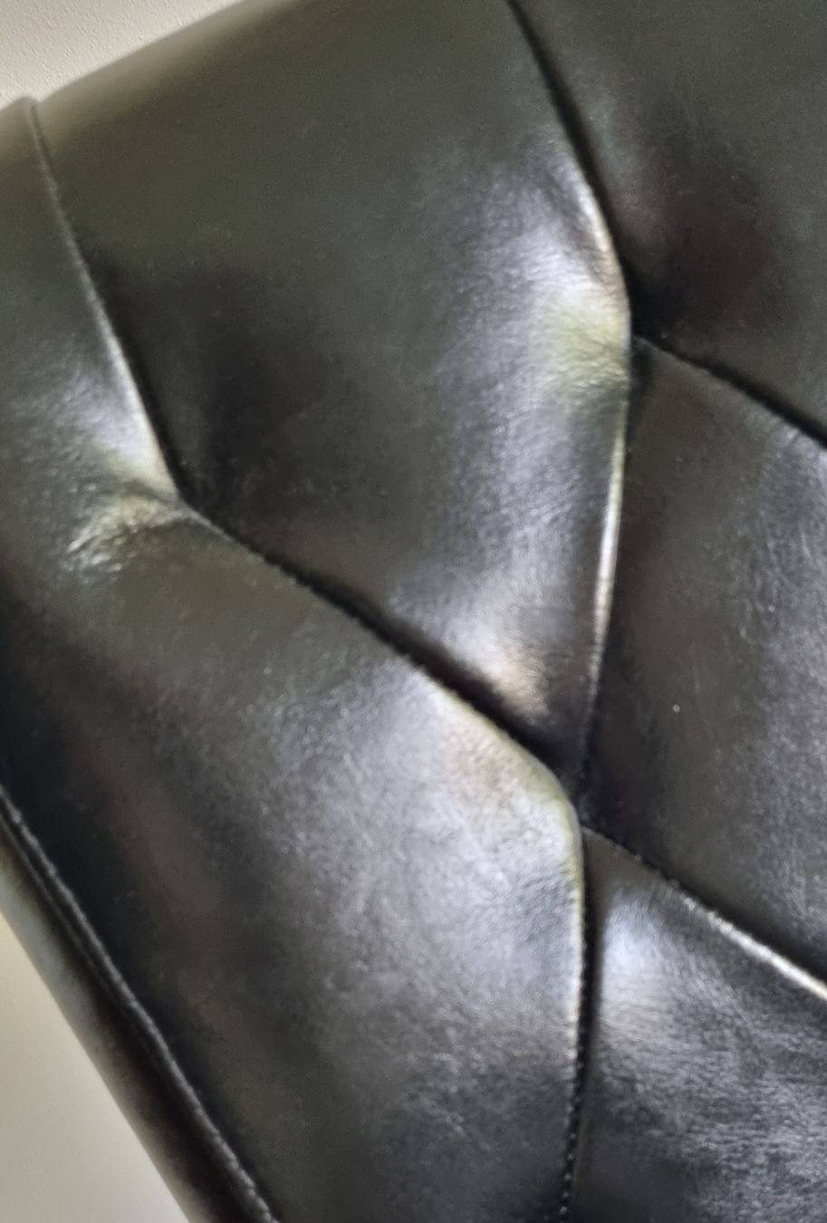 Pfister Poltrone: 8 gute Ledersessel Möbel Pfister – Usato da Uebeschi venduto da bal_8g5n 5