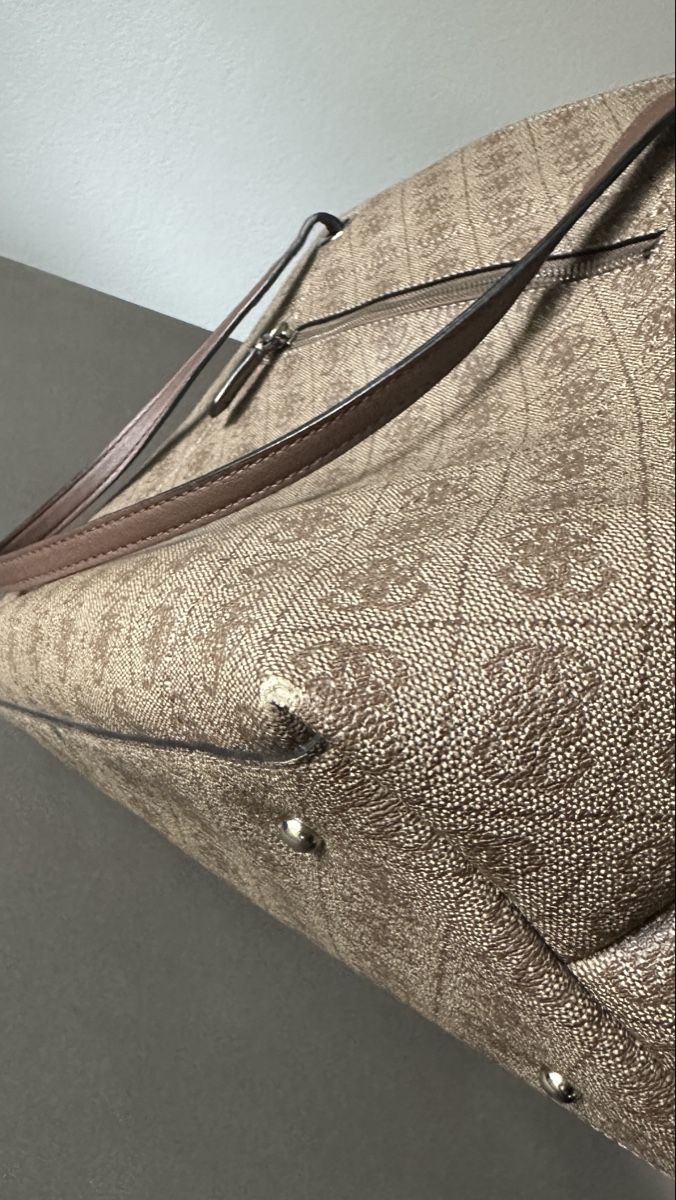 Guess Borse da donna: Guess Handtasche/Shopper Monogramm beige – Nuovo (secondo la descrizione) da Waldstatt venduto da Car_na 9