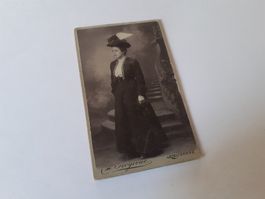 SCHWIIZER FRAU DAZUMAL - DEMOISELLE - LAUSANNE