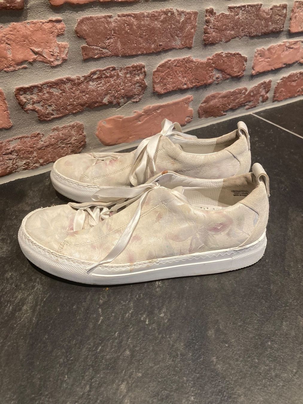 Scarpe da donna: Sneakers – Usato da Rorschach venduto da Loonimuh 1