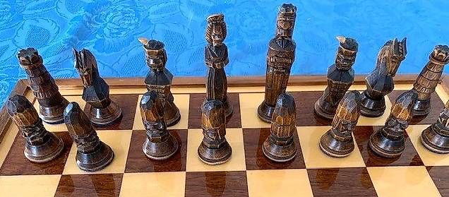 Giochi: Schach, handgeschnitzt – Usato da Kaiserstuhl AG venduto da Lob 1