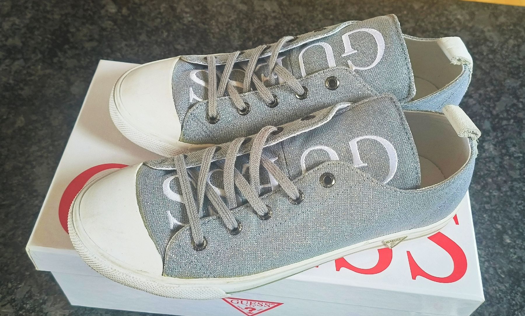 Guess Scarpe da donna: Guess Sneaker, 37 – Usato da Andelfingen venduto da nicoletta11
